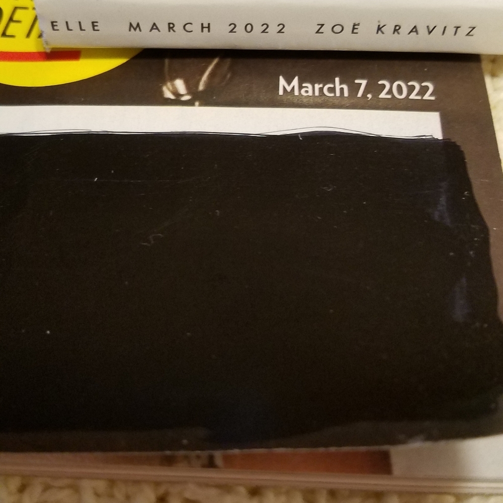 Two magazines 1 People Magazine March 2022 issue1 Elle Magazine March 202 - Picture 6 of 11